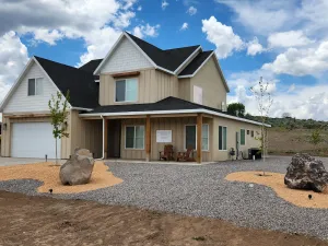 Image of Large House with 3 King Beds 20 minutes from Bryce Canyon