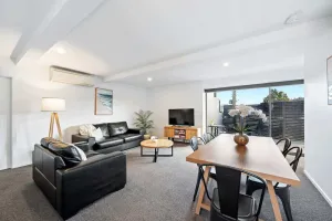 Image of \"The Retreat\" with car park 10 min to CBD\/Airport