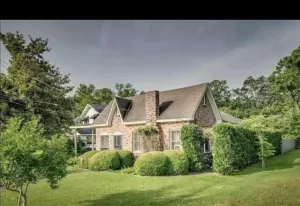 Image of 📍Historic Mitchell House 1928 River View & Gardens