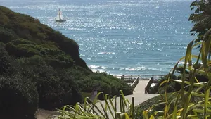 Image of 🌺 ACROSS STREET FROM BEACH, PEEK-A-BOO OCEAN VIEW, BBQ, WALK TO TOWN 🌺