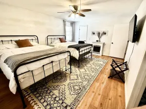 Image of Sleeps 20 6 BR Duplex near PD Canyon Dinning