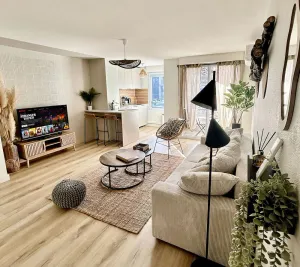Image of Modern 1 Bdr + Balcony + Free Parking + AC + Pool