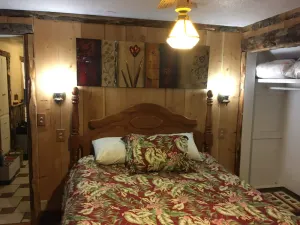 Image of great for kids - pets welcome - self check in - downtown - kitchen and laundry