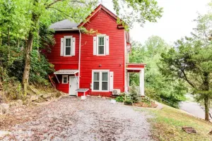 Image of Beautiful 1BR Suite at Historic Ruby Red