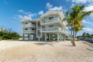Image of Beautiful 2 Bedroom Condo with Dock Slip and Pool