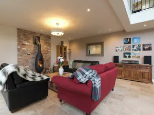 Image of 6 bedroom accommodation in Wimborne