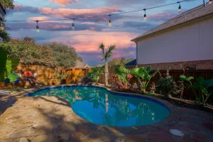 Image of Luxury Holiday Home 5BR Hot Tub, Pool & Beautiful Backyard