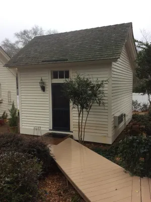 Image of Guest House steps away from the hisoric Oxford Square and Ole Miss!