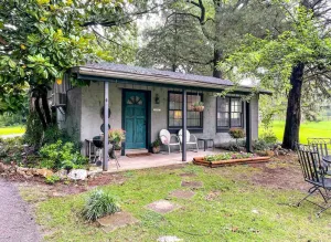 Image of The Cottage - 2 miles to I-65