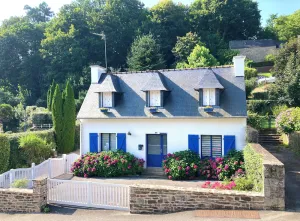 Image of JOLIE MAISON BLEUE In the center of pont aven near shops and museum