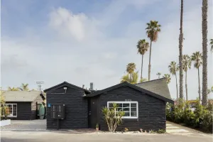 Image of Spacious King Suite w\/ Queen Sofabed & Kitchen Near Beach, Shops & Restaurants!