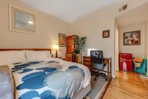 Image of The Cozy Nest: King Bed in Quiet and Safe Condo by McCormick Place and Midway!