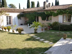 Image of Charming single-storey house, beautiful garden, large swimming pool, very quiet area.
