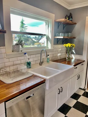 Image of 102 year old Craftsman Home