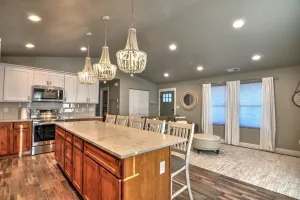 Image of Downtown Cottage on White w\/private HOT TUB