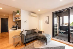 Image of Modern 1BD Apt w free parking in central Brunswick