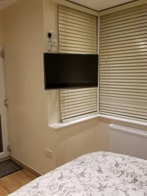 Image of London Luxury Apartments 1min walk from Underground, with FREE PARKING FREE WIFI