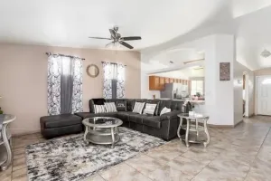 Image of Rollingbay · *Luxurious 4BR Getaway with Pool Table & 70” TV
