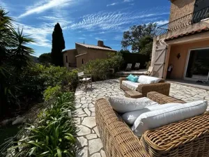 Image of Stylish Renovated Apartment, 4 Guests, 1.2Km from Gigaro Beach