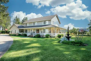 Image of Farmhouse on Vineyard