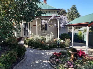 Image of Perfect Locale Cosy 2 Bthrms B'fast Netflix Foxtel WiFi
