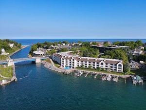 Image of Beautiful Downtown Charlevoix Condo #377