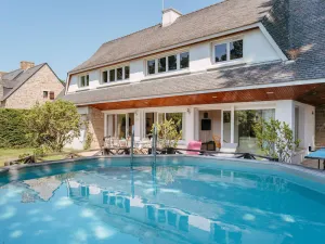 Image of Villa familiale 7 pièces à Carnac - 10 pers, piscine chauffée, jardin, proche plage et commerces - FR-1-477-242
