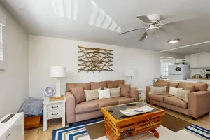 Image of Well-located, dog-friendly home - walk to footbridge & Barrett Park