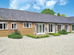 Image of 2 bedroom accommodation in Crimscote, near Newbold