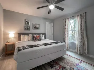 Image of Casita -Mins to Downtown Serene at Santa Monica