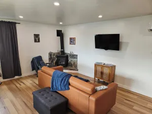 Image of 1Bed\/1Bath Newly Remodeled Full Kitchen ne ar main street 44 miles from Yosemite