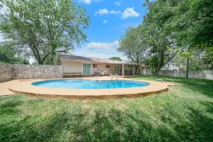 Image of Cheerful 3-bedroom Home with a Pool! And Game room. North central!