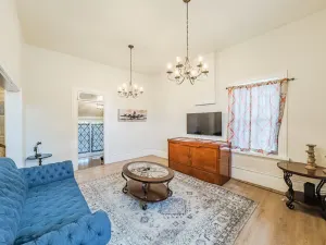 Image of Antique Cozy Unit - Central Ogden
