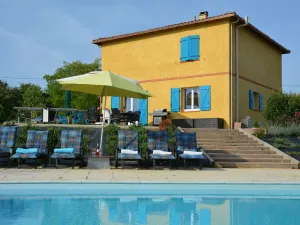 Image of villa in Piquecos with swimming pool