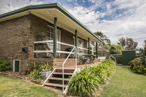 Image of Annie's River Retreat-last minute deals, family friendly home, rural\/river views