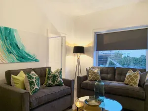 Image of Hillington Central - stylish 3 bedroom apartment