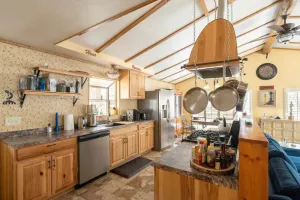 Image of 3-bedroom vacation home just 10 minutes from Tehachapi