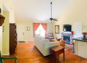 Image of Large Lovely Lakehouse. Cottage 77