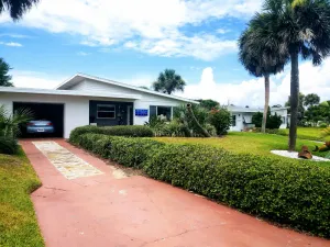 Image of Pet Friendly Beachside Artist's Mid-Century Modern Bungalow