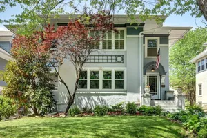 Image of Beautiful 2nd Floor Flat in the heart of Kansas City.