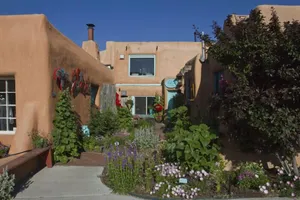Image of CASA FLORA Quiet & Cozy Downtown Plaza Apartment
