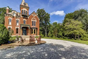 Image of Three Pines Petersburg - Luxurious 10 Bedroom Home in Historic Petersburg