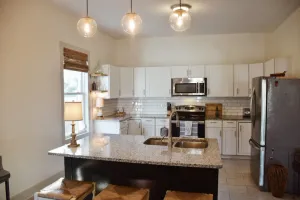 Image of Farmhouse Bungalow ❁ 3 miles - UT ⑊ free parking