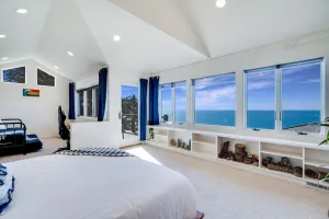 Image of Pet-friendly Oceanfront Retreat w\/King Beds & Hot Tub!