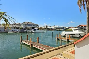 Image of Canal Villa & Jetty-Dolphin Views Walk-BeachTown