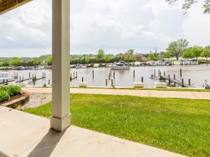 Image of Mariners Cove 21 | Riverfront Condo w\/ Community Pool, Short Stroll to Downtown
