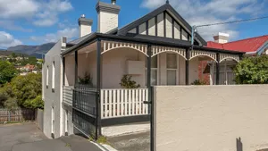 Image of Kallara House walk to restaurant strip