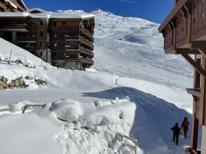Image of Skiing and après ski in pain and residence