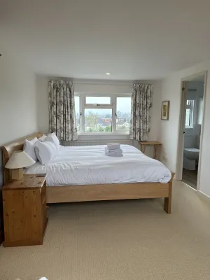 Image of Peaceful Family Retreat Near Gloucester Road