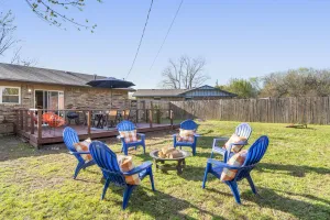 Image of Modern Country Gem\/Huge Yard\/Coffee Bar\/King Bed